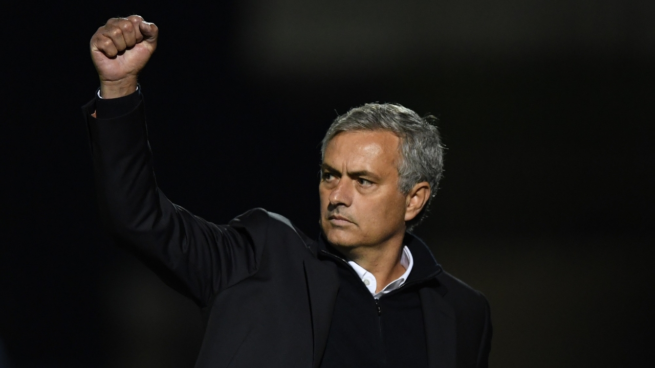 TyC记者：斯卡洛尼将带着大力神杯参加世界杯抽签仪式