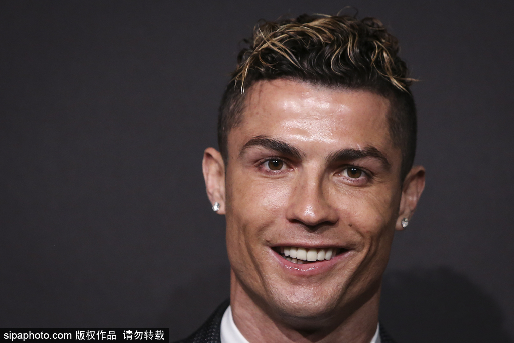 QPR球员谢尔因保护母亲用石头砸伤一男子，事后公开致歉