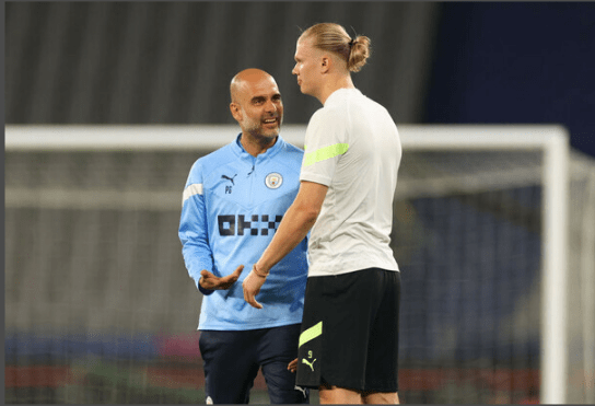 咪咕前方！@胡金秋21 手持冠军鼎登场，@浙江广厦篮球俱乐部 新赛季出征仪式