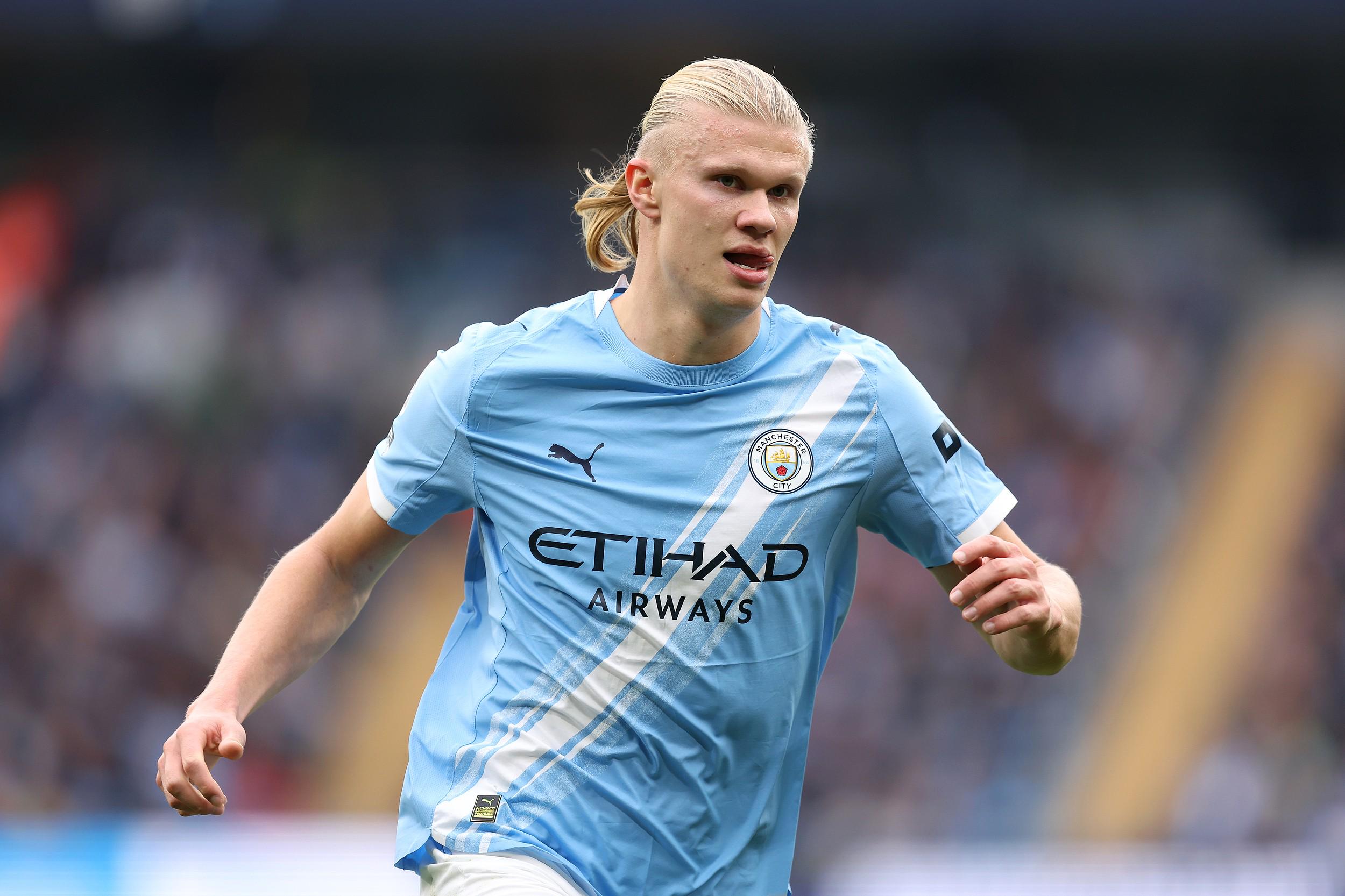 球星突破防线送出制胜球