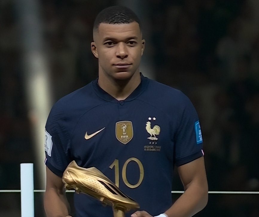 记者：为备战世界杯将继续留在墨超，J罗正与美洲狮队谈判