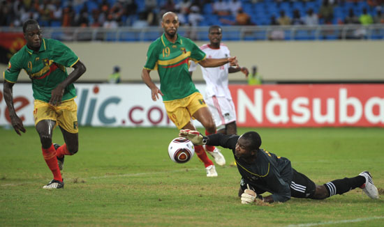 外媒：马拉多纳的宝马i8进行拍卖，起拍价1万欧元