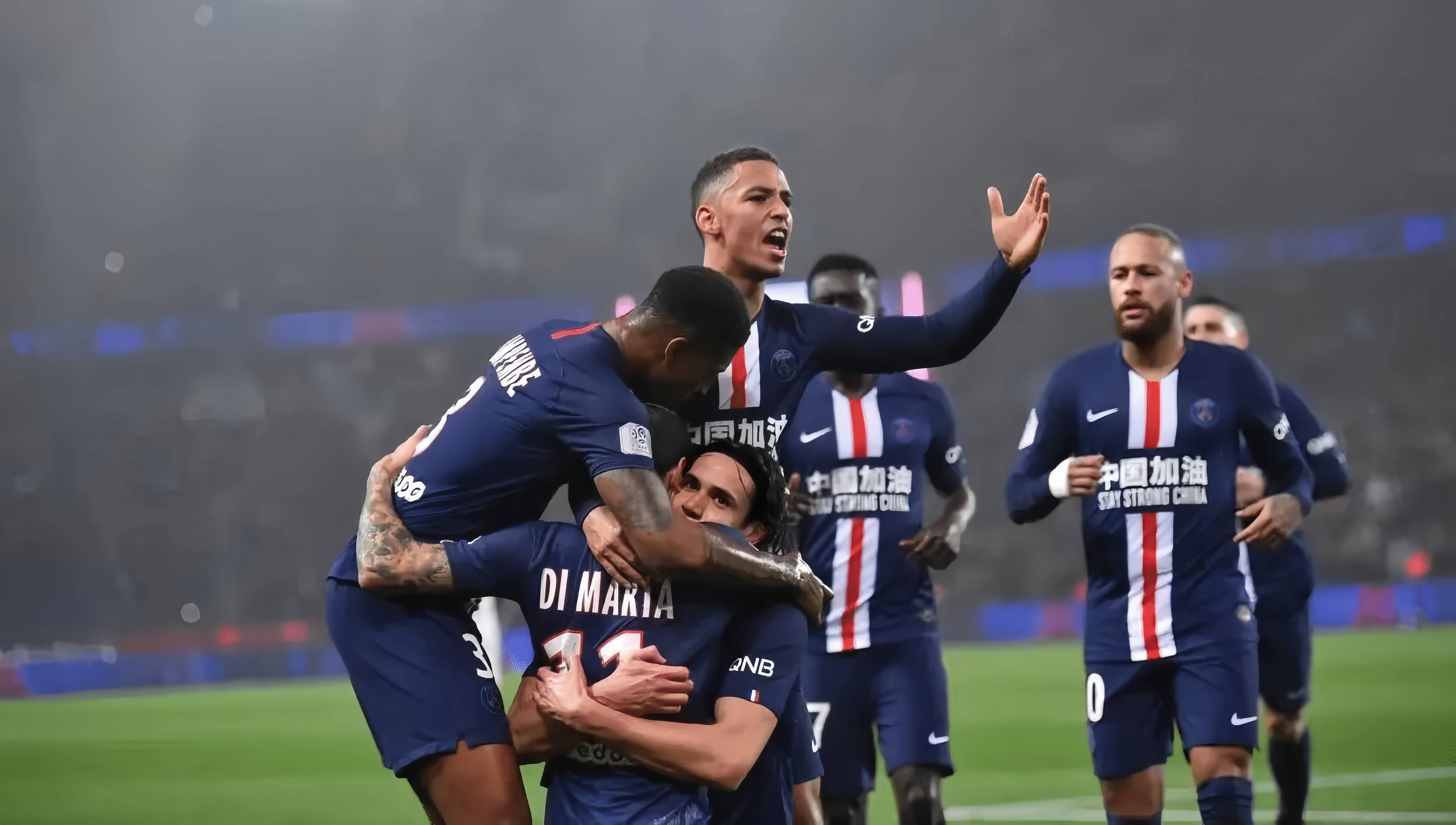 热爱皆平等，河南球迷赛前在球场外声援阿奇姆彭