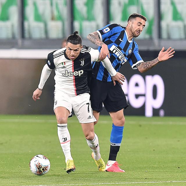 国乒8-2法国！混双+女单+男双全压制，梁靖崑领先被逆转该反思！