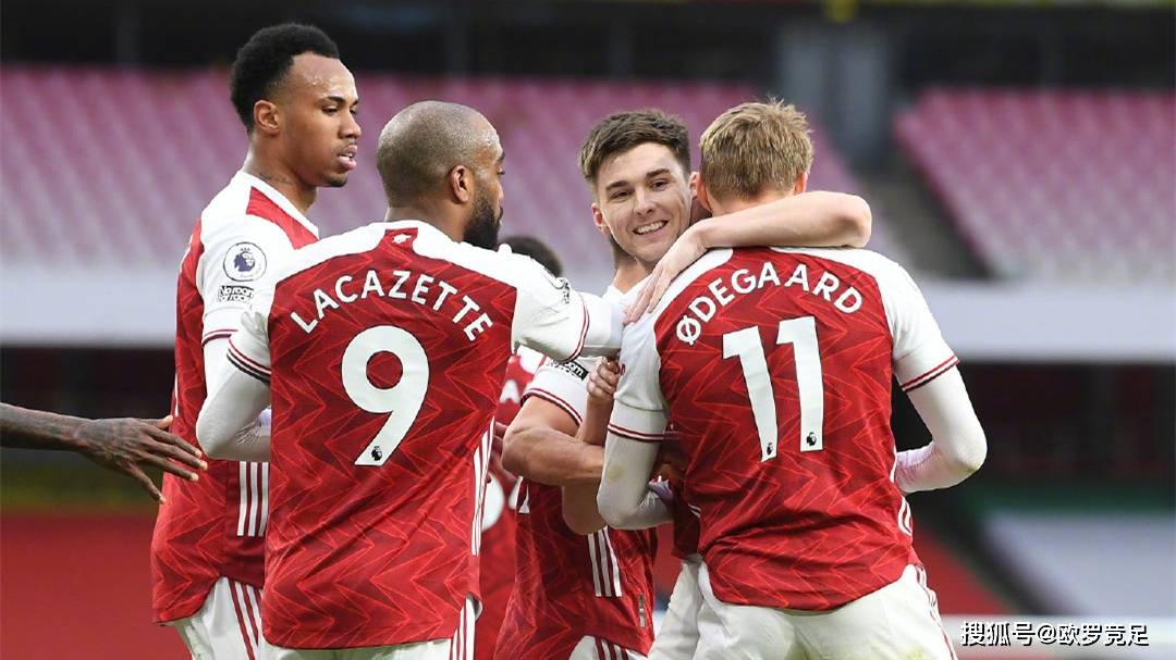 时隔34年维京队再夺挪超冠军，球迷冲入球场内疯狂庆祝